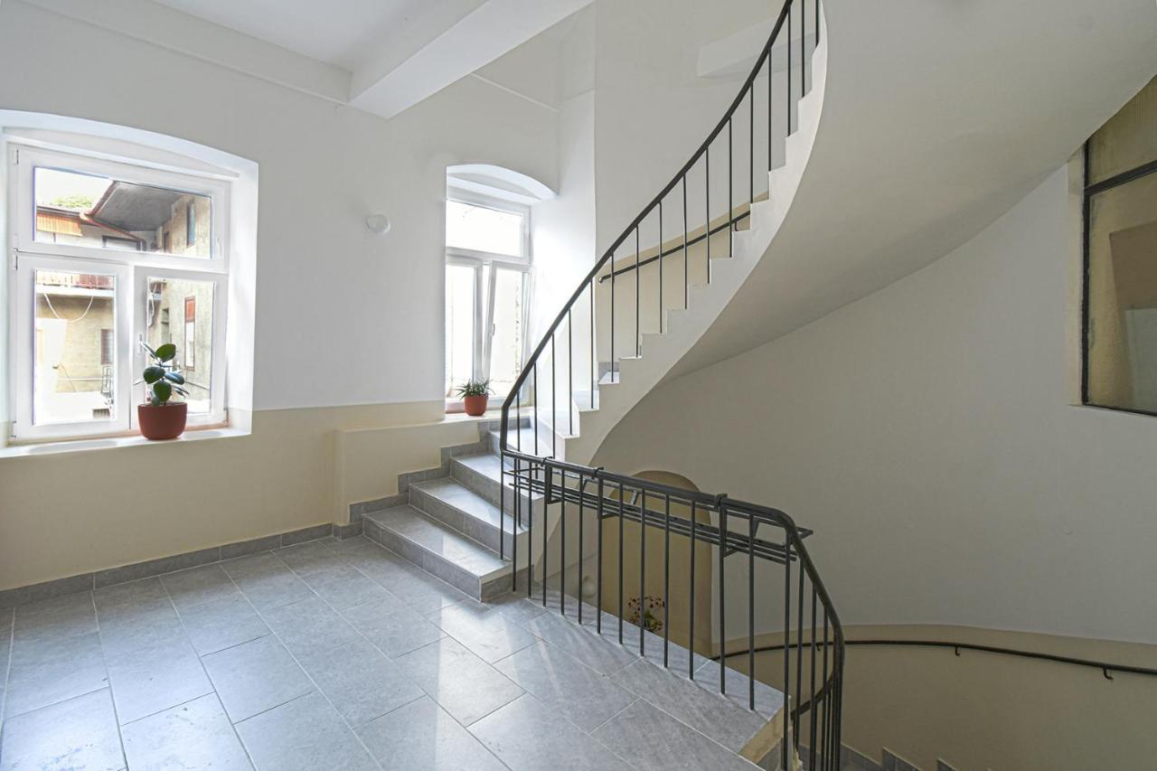 F9 And New F9 Apartment ซาเกร็บ ภายนอก รูปภาพ